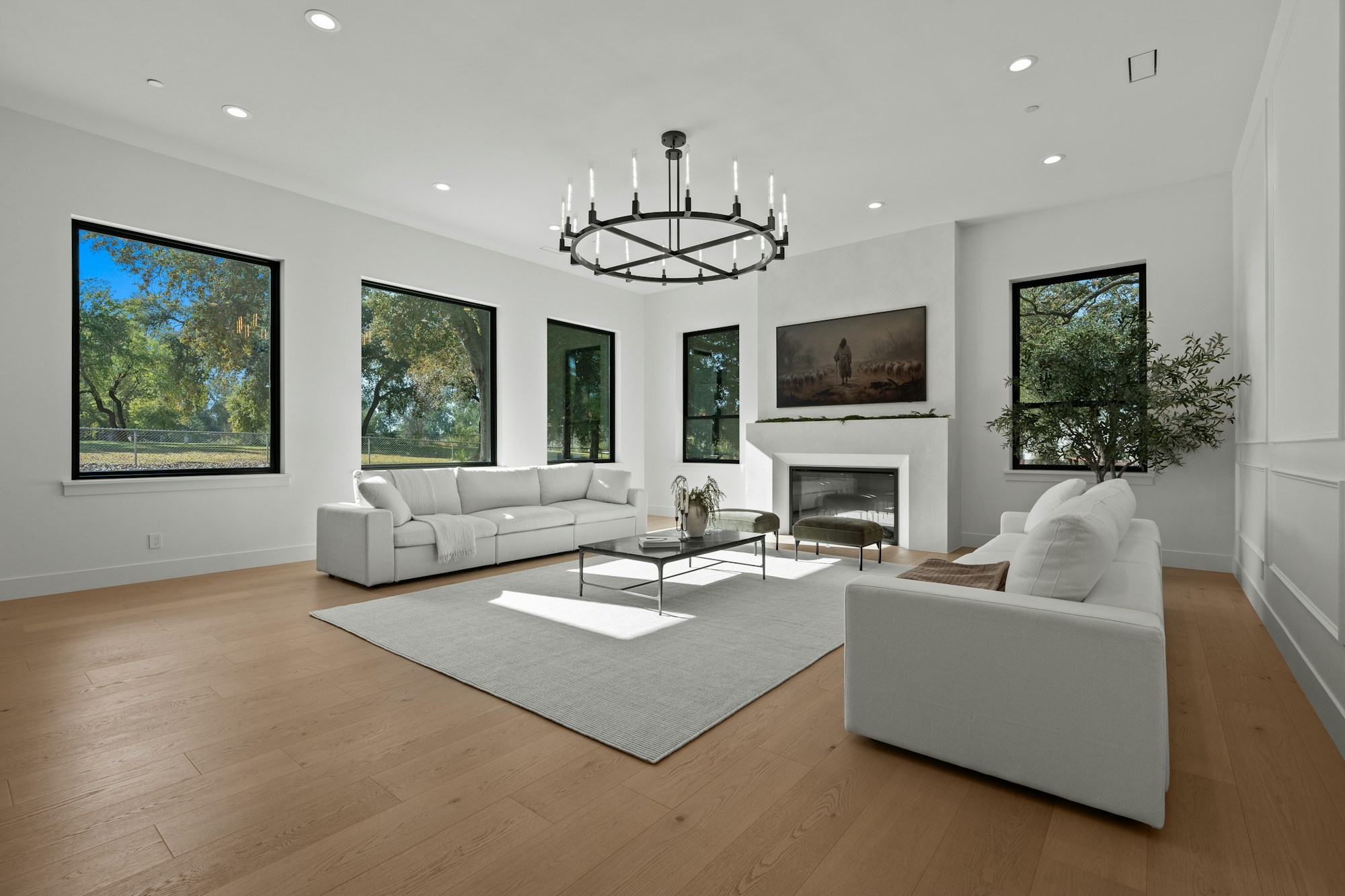 Bright, well-kept contemporary interior